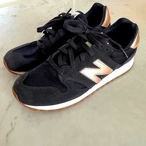 New Balance 520 sneakers